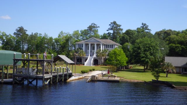 10.50am - nice white house with columns - 5-5-15