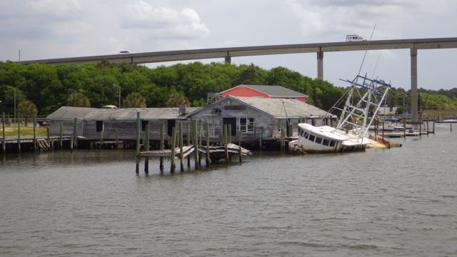 11.06am - sunken boat 5-6-15