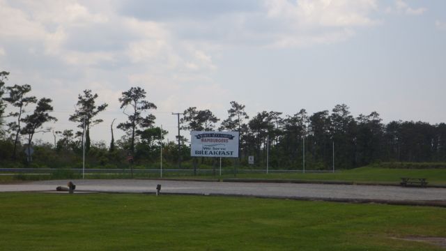 13.35 - 1.35pm world acclaimed hamburgers - alligator river marina - 5-18-15