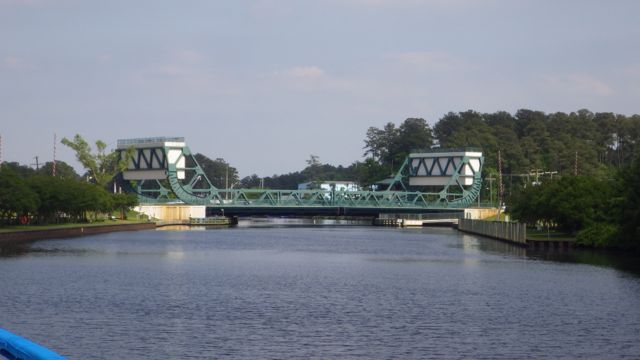 15.51 - 3.51pm - waiting for Great Bridge -Bridge to open 5-20-15