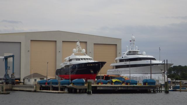 16.07 - 4.07pm boats at Thunderbolt marine
