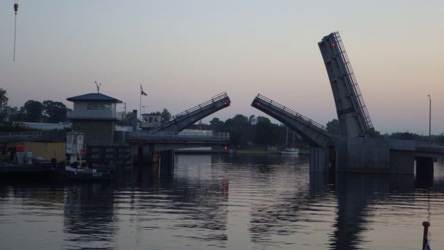 5.53am - Bridge opening for us 5-20-15