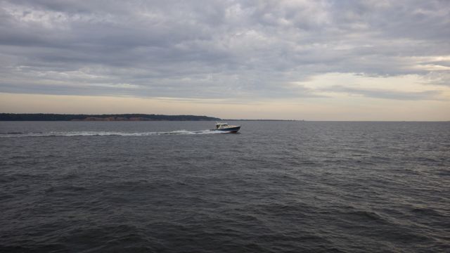 6.54am - early morning go-fast boat 5-28-15