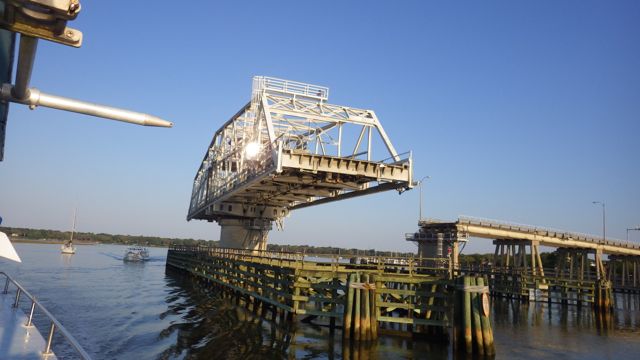 7.33am swing bridge opened - 5-3-15