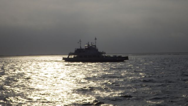 7.54am carry ferry - 5-12-15