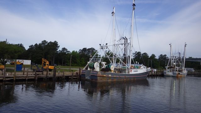 9.27am - fiahing boat by RE MAYO - 5-17 -15