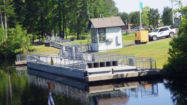9.43am - pntoon bridge closeup 5-20-15