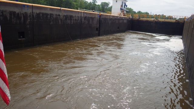 10.36am - swirling water -lock 9- 6-18-15