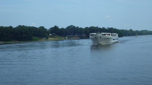 10.42am - cruise ship closer 7-7-15