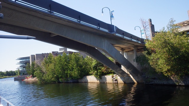 11.30am - twisted bridge supports B  - 7-201-5