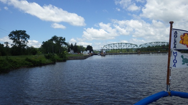 12.40pm - approaching Lock 15 6-24-15