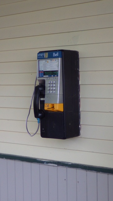 7.19am - pay phone - Lakefield  7-21-15