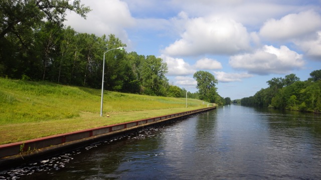 8.54am - bottom of lock 21  6-26-15