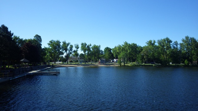 9.22am - homes along the waterway  7-22-15