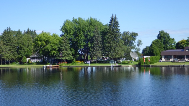 9.39am - houses by lock 38 7-23-15