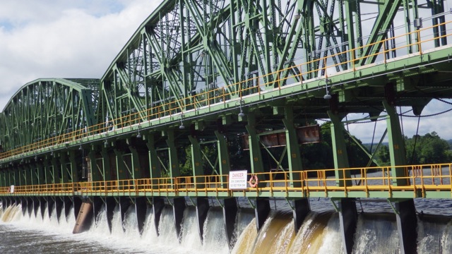 9.42am - spill way - dam at Lock 12 6-24-15