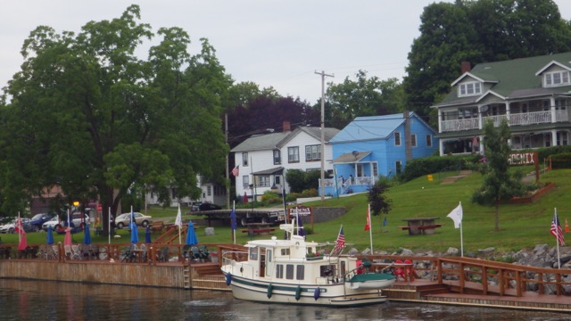 9.54am - approaching Phoenix - dock infront of lock1 7-7-15