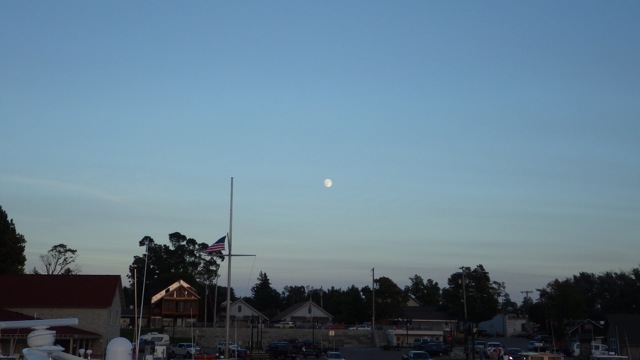20.11 - 8.11pm - rising moon in Leland 8-27-15