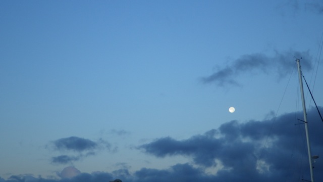 6.11am - moon setting  Wye Heritage  8-1-15