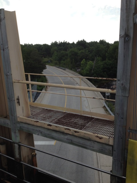 9.25am - WJ - We are over the road!! Big Chute 14 .