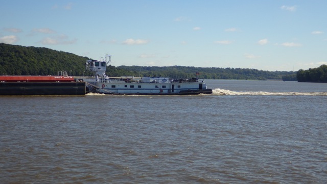10.09am - barge going north - look at the churn 9-19-15