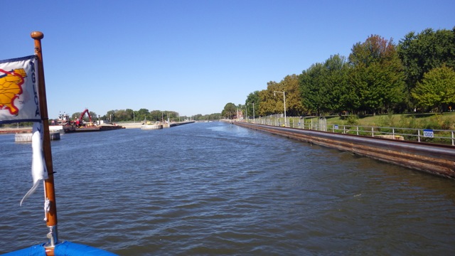 10.11am - approaching Starve Rock Lock entering 9-13-015