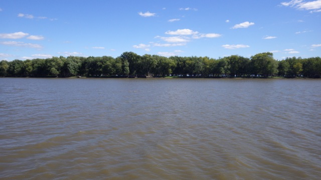14.05 - 2.05pm - scnery along the Illinois River 9-13-015