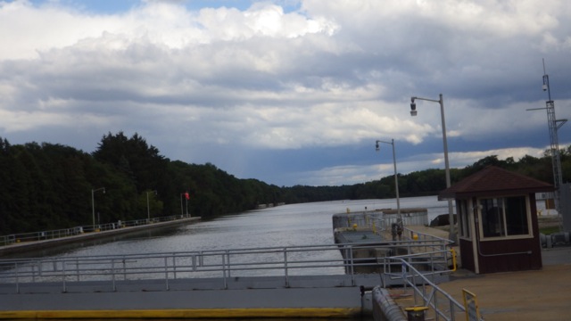 16.06 - 4.06pm - looking back in lock 9-11-15
