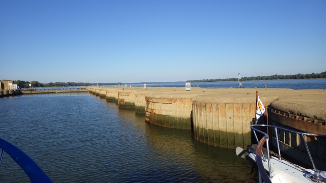 16.43 - 4.43pm - lock 53 - not a wall 9-23-15