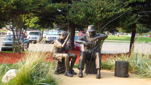 18.36 - 6.36pm - fishing bronze statue 8-30-15