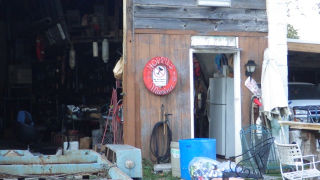 18.43 - 6.43pm - Hoppies sign