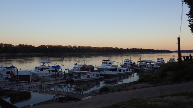 18.45 - 6.45pm - boats along the barges 9-21-15