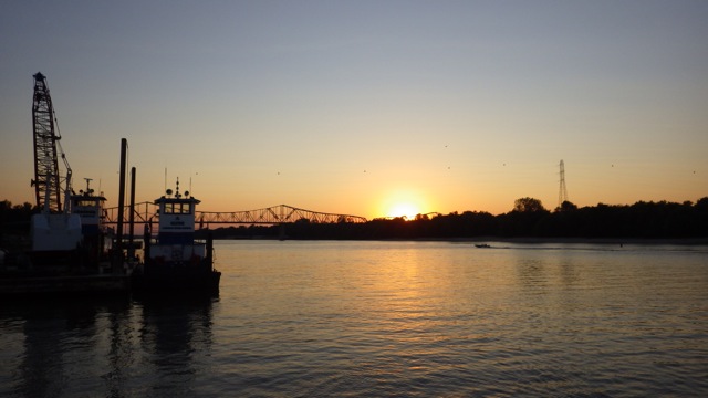 18.54 - 6.54pm - sunset in Beardstown 9-16-15