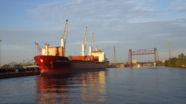 7.00am - entering calumet channel OUT OF LAKE MICHIGAN 9-10-15