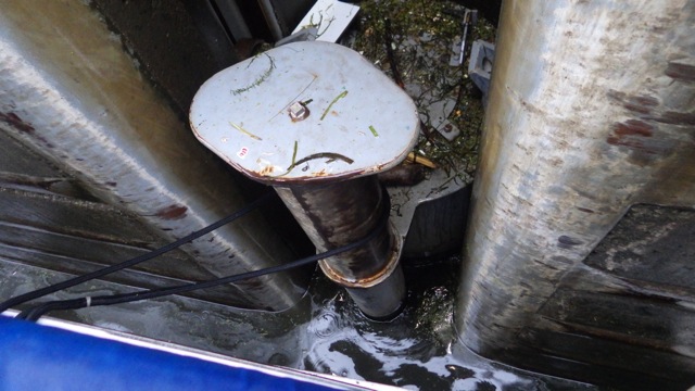 7.59am - rope around the floating bollard 9-11-15