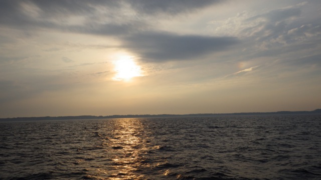 8.04am - sun peaking thru 09-03-15