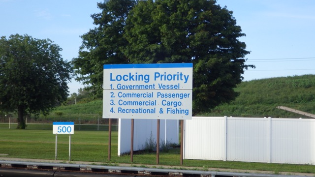 8.09am - locking priority sign 9-10-15