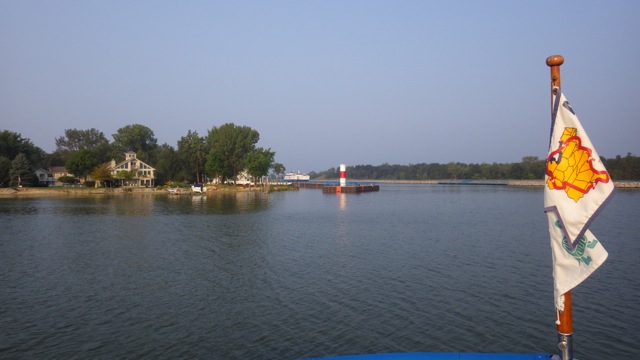 9.12am - here comes the ferry 09-01-15.