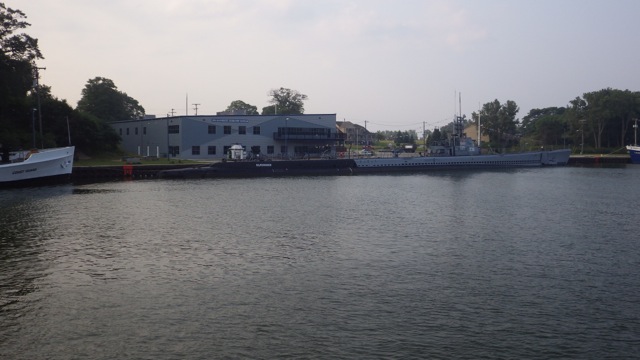 9.17am - submarine that yu still can't see 09-01-15.