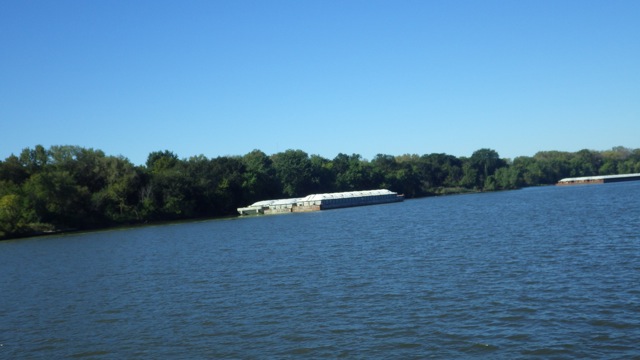 9.19am - random barges parked along the river edge 9-13-015