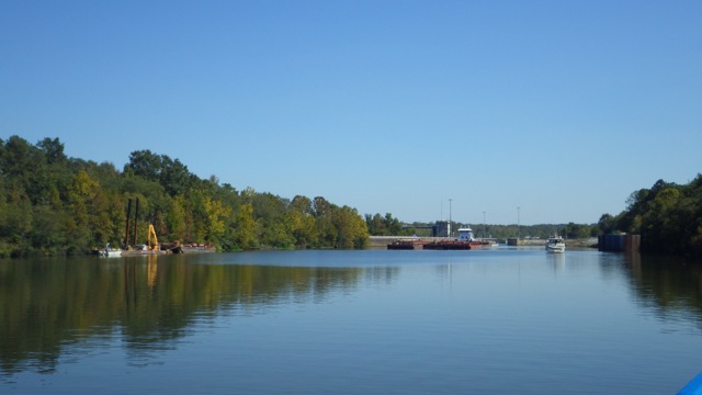 11.11am - tow coming out. approaching Coffeeville lock 10-14-15