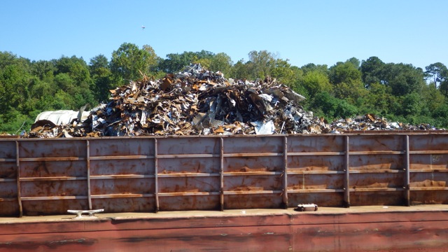 13.08 - 1.08pm - a bunch of scrap metal in barge 10-12-15.