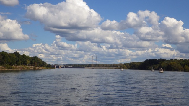 14.11 - 2.11pm slowly approaching Pickwick Lock 10-6-15