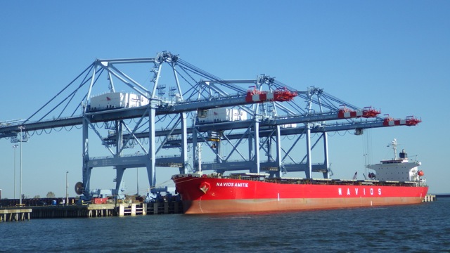 15.40 - 3.40pm - loading a ship B 10-15-15