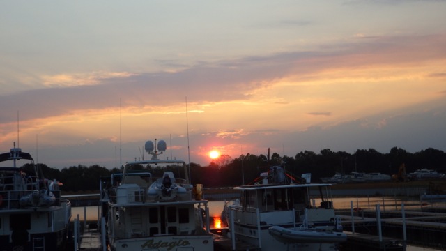 7.07am - sunrise over Kingfisher:Demopolis Yacht Basin 10-13-15