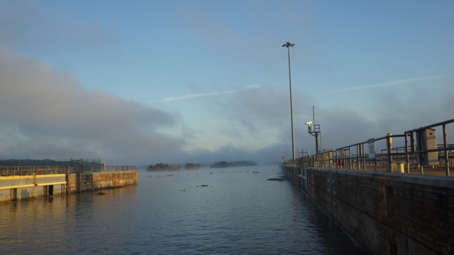 7.20am - Stennis Lock looking back 10-11-15