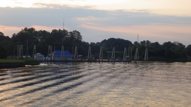 7.24am - Demopolis Yacht Basin early in the morning 10-13-15