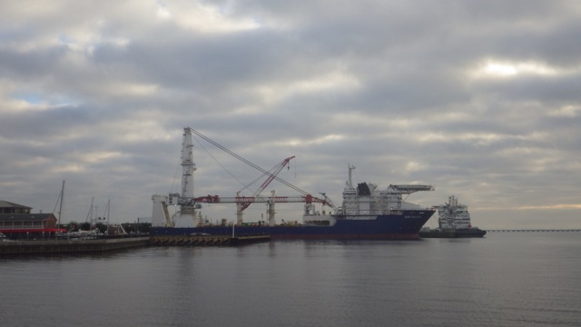 7.34am - rocket ship in the morning? 11-11-15