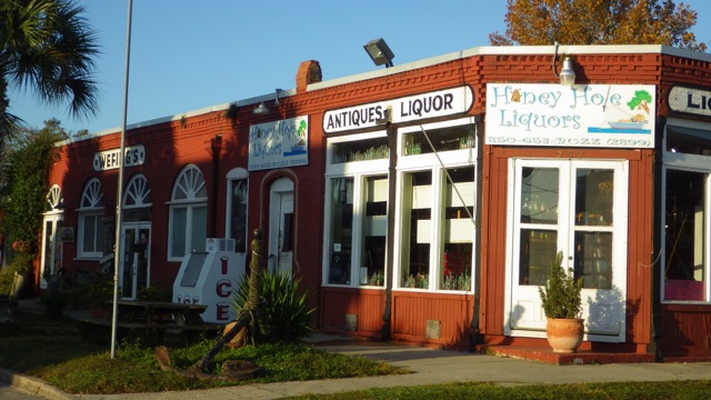 8.13am Honey Hole Liquors and Antiques Apalachicola 11-29-15