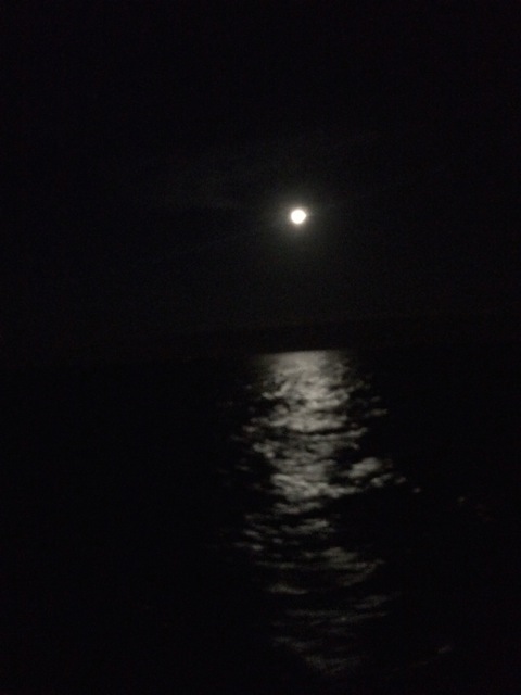 22.39 - 10.39pm - Moon reflections 11-29-15